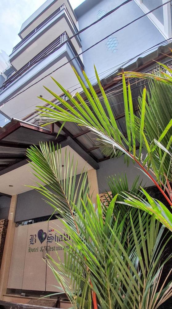 B Shaw Hotel Jakarta Exterior photo