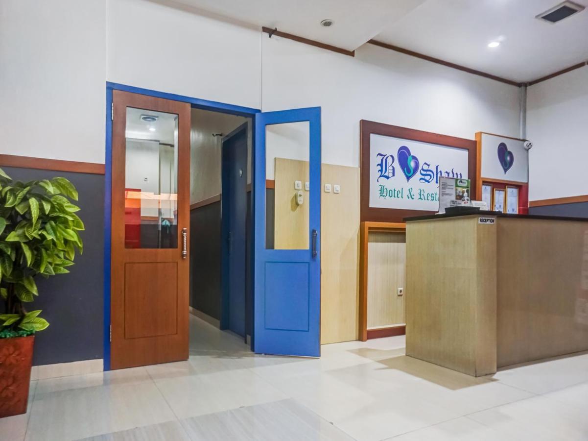 B Shaw Hotel Jakarta Exterior photo