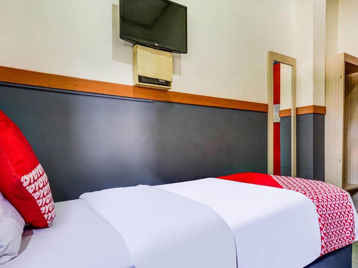 B Shaw Hotel Jakarta Exterior photo