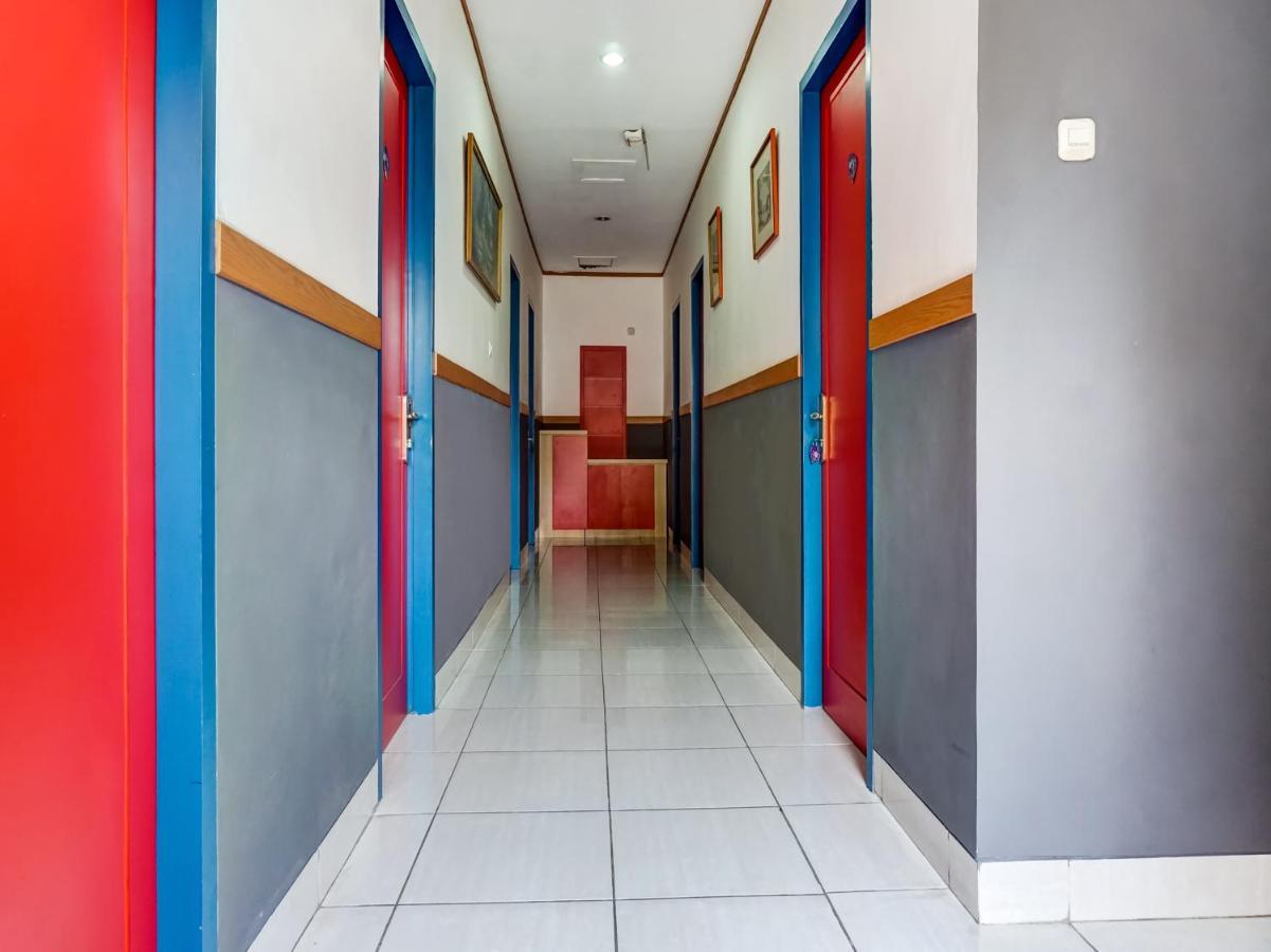 B Shaw Hotel Jakarta Exterior photo