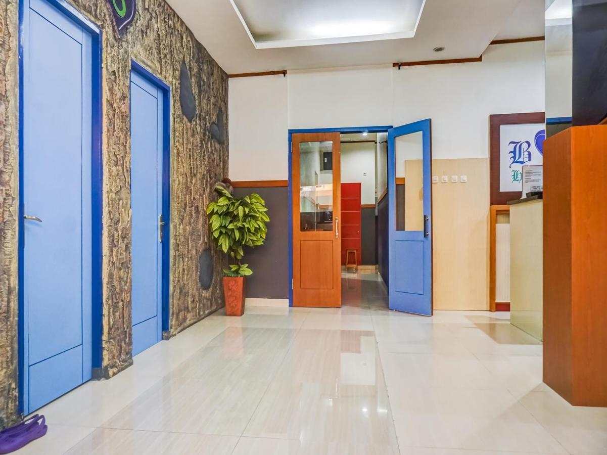 B Shaw Hotel Jakarta Exterior photo