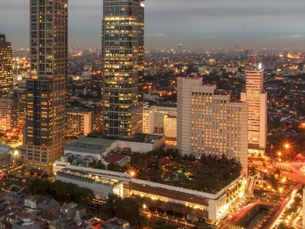 B Shaw Hotel Jakarta Exterior photo