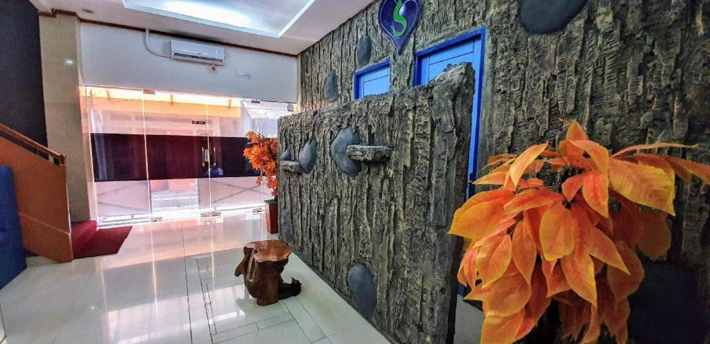 B Shaw Hotel Jakarta Exterior photo