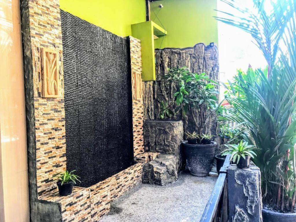 B Shaw Hotel Jakarta Exterior photo