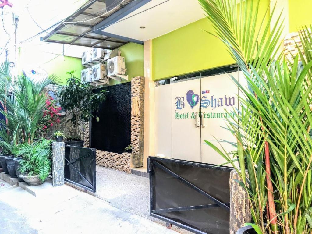 B Shaw Hotel Jakarta Exterior photo