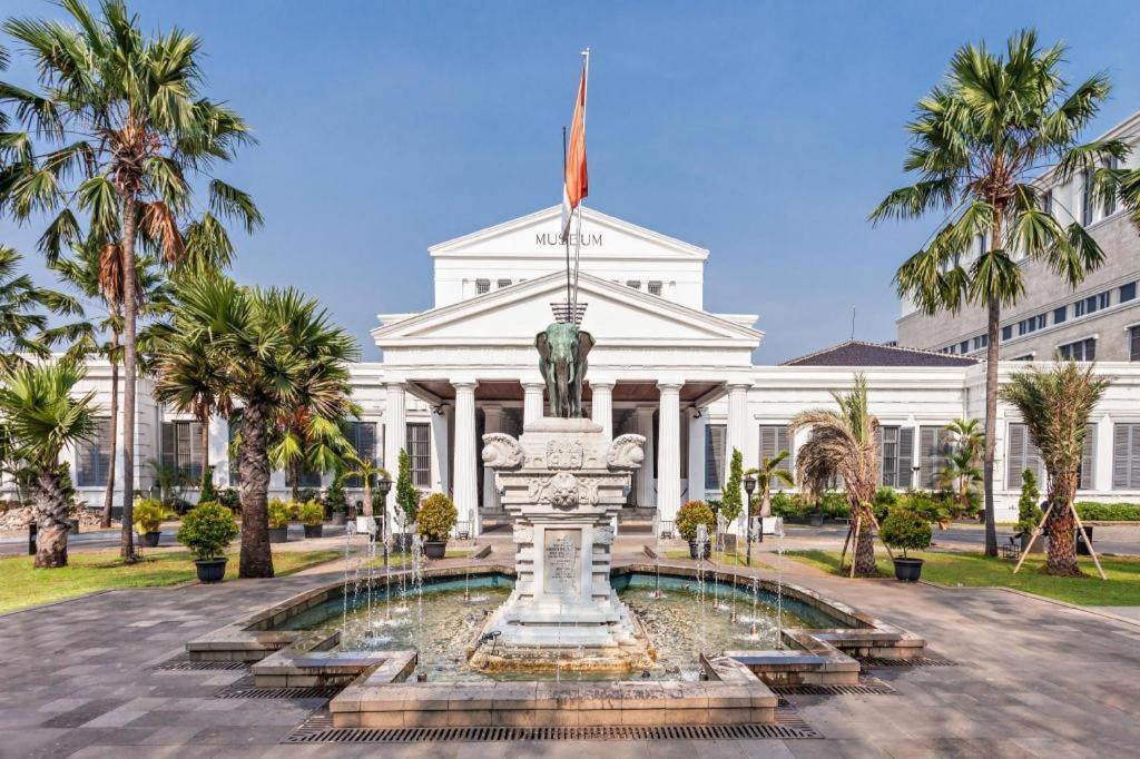B Shaw Hotel Jakarta Exterior photo