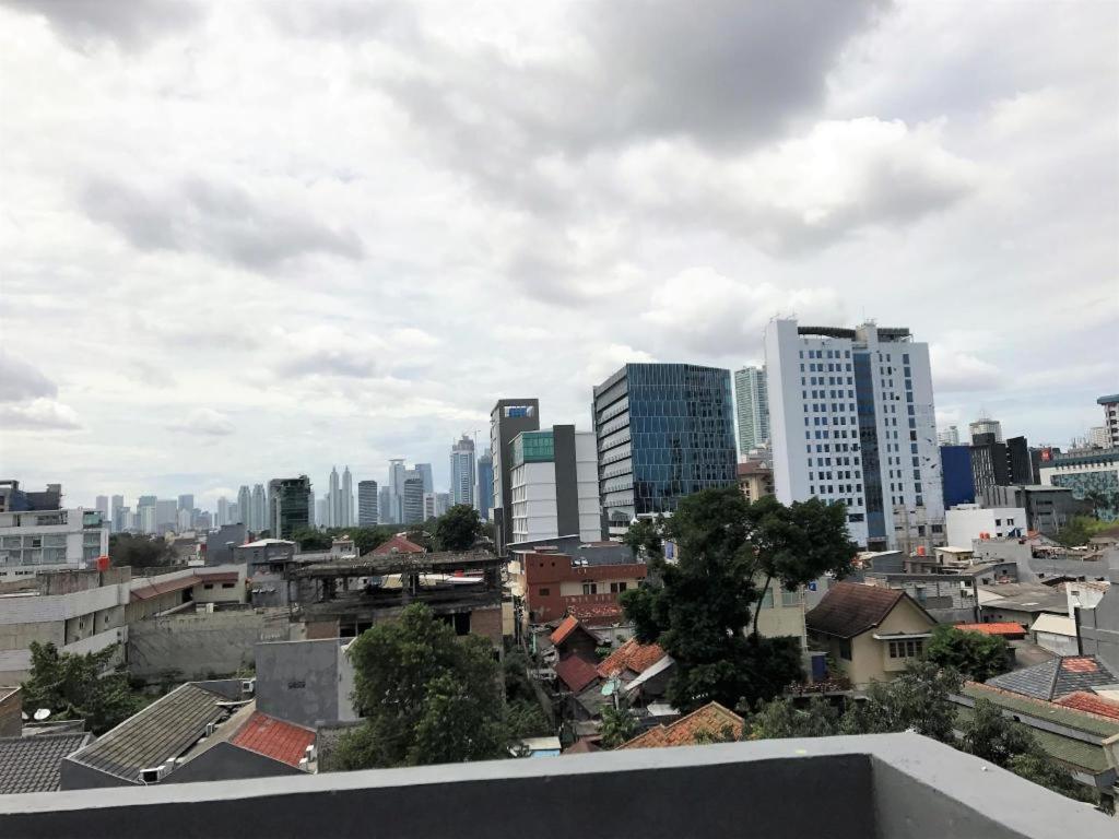 B Shaw Hotel Jakarta Exterior photo