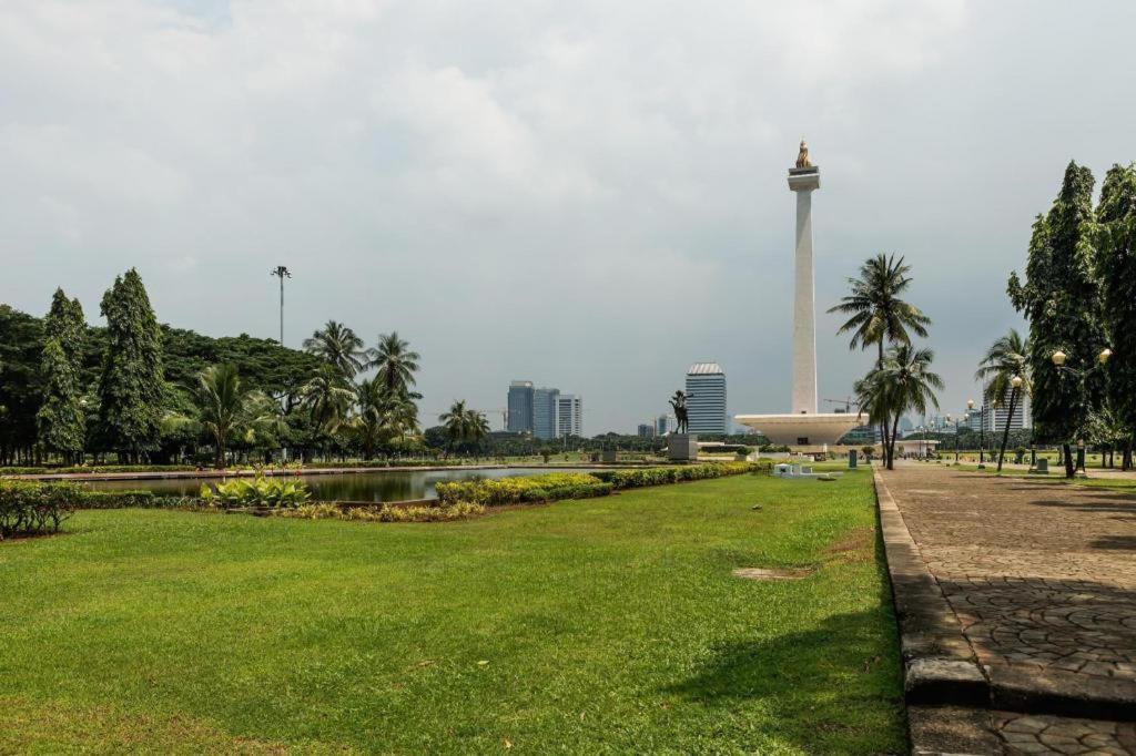 B Shaw Hotel Jakarta Exterior photo