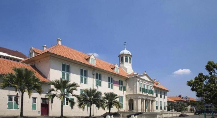 B Shaw Hotel Jakarta Exterior photo