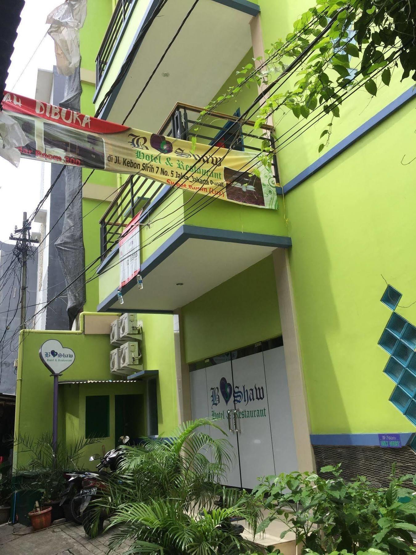 B Shaw Hotel Jakarta Exterior photo